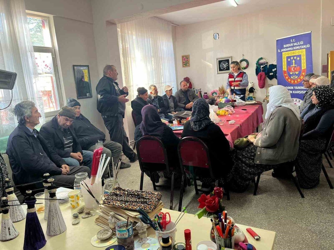 BURDUR'DA JANDARMA EKİPLERİ TARAFINDAN VATANDAŞA YÖNELİK BİLGİLENDİRME VE FARKINDALIK EĞİTİMLERİ...