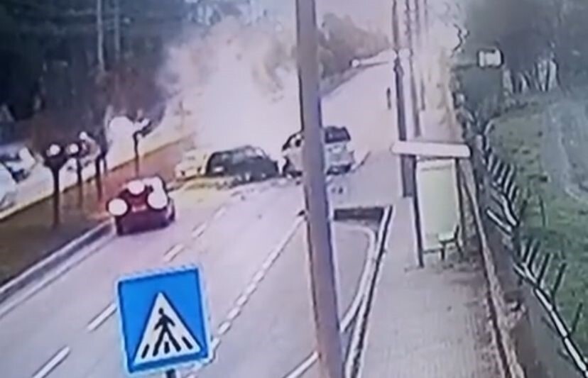 BURDUR'DA OTOMOBİL SÜRÜCÜSÜNÜN DİREKSİYON HAKİMİYETİN KAYBETMESİ SONUCU KARŞI ŞERİDE GEÇEREK 2...