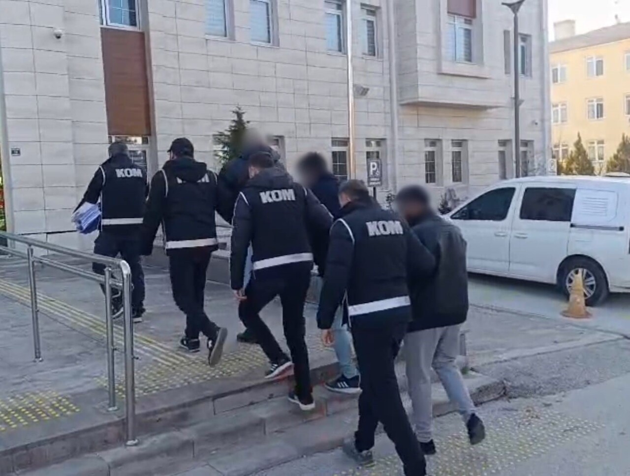 BURDUR'DA POLİS EKİPLERİ TARAFINDAN TEFECİLİKLE MÜCADELE ÇERÇEVESİNDE YAPILAN ÇALIŞMALARDA, 3 ADET...