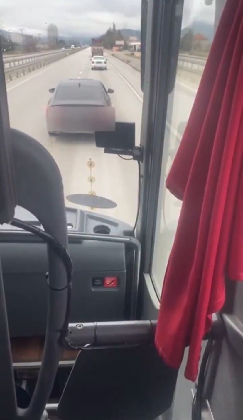 BURDUR'DA YOLCU OTOBÜSÜ VE DİĞER SÜRÜCÜLERİN CAN VE MAL GÜVENLİĞİNİ TEHLİKEYE DÜŞÜRECEK ŞEKİLDE...