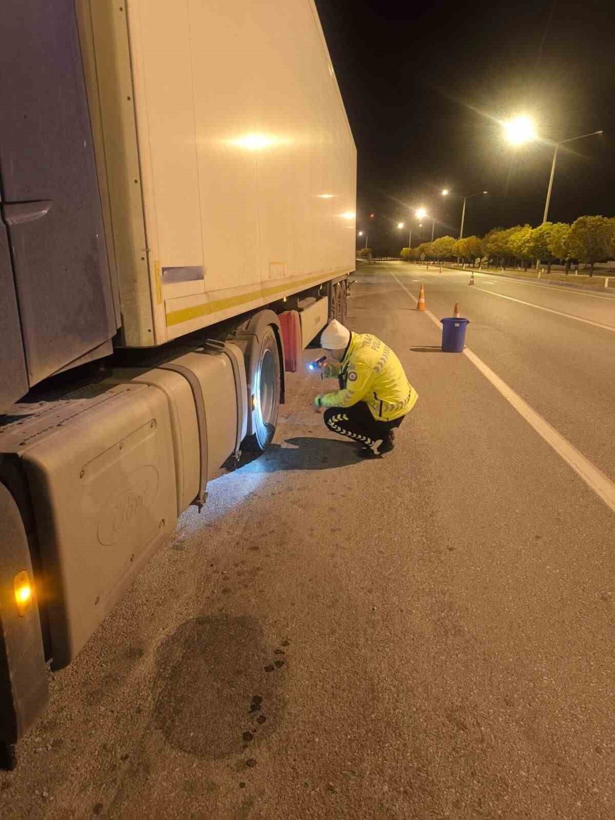 BURDUR’DA POLİS EKİPLERİ TARAFINDAN YÜK TAŞIYAN ARAÇLARA YÖNELİK GERÇEKLEŞTİRİLEN DENETİMLERDE 325...