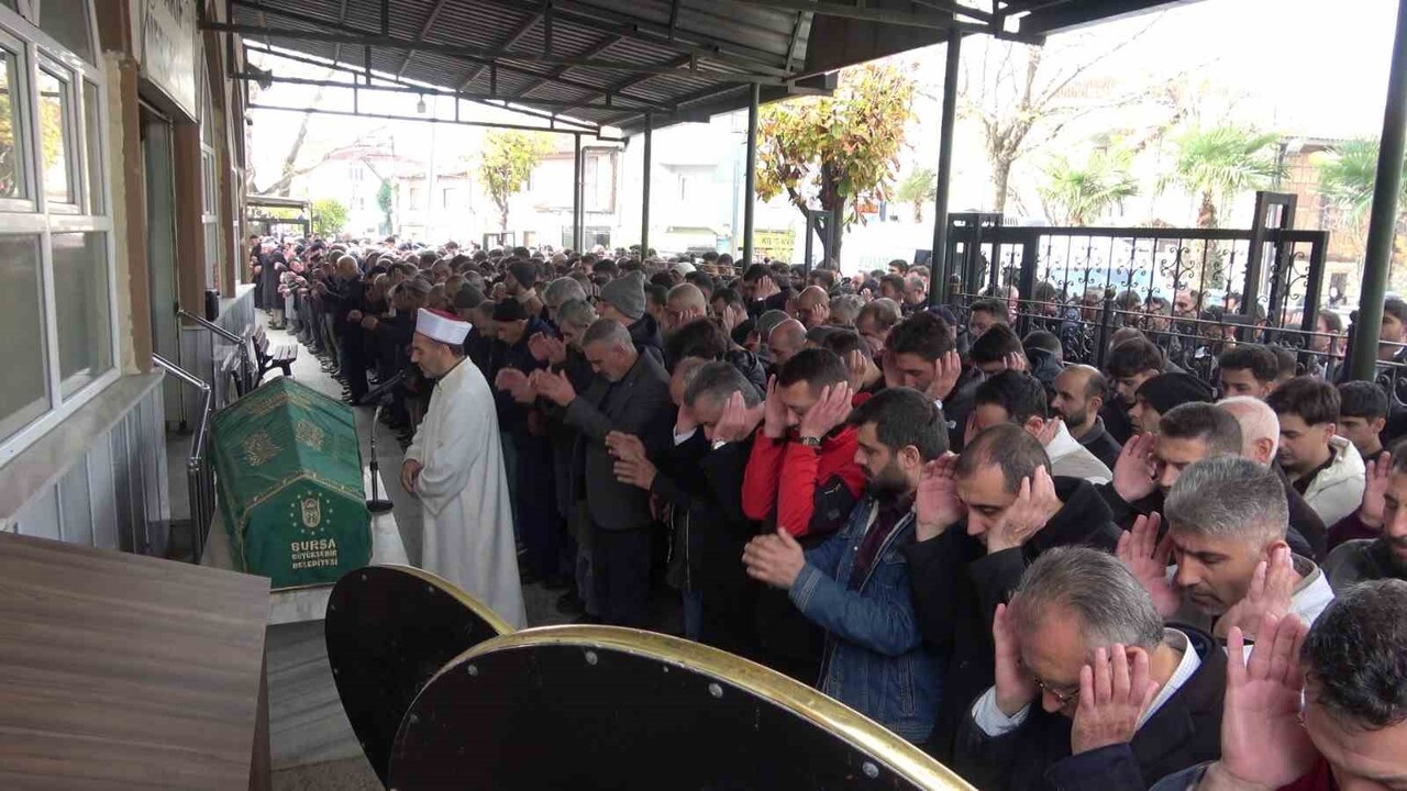 BURSA'DA 7 ARALIK'TAN BU YANA KAYIP OLARAK ARANIRKEN DÜN ÖĞLE SAATLERİNDE MUDANYA SAHİLİNDE CESEDİ...