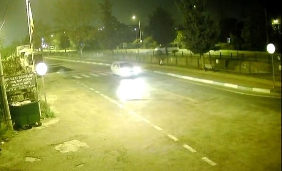 BURSA'DA MEYDANA GELEN TRAFİK KAZASINDA KONTROLDEN ÇIKAN MİNİBÜS DEREYE UÇTU. KAZADA SÜRÜCÜ...