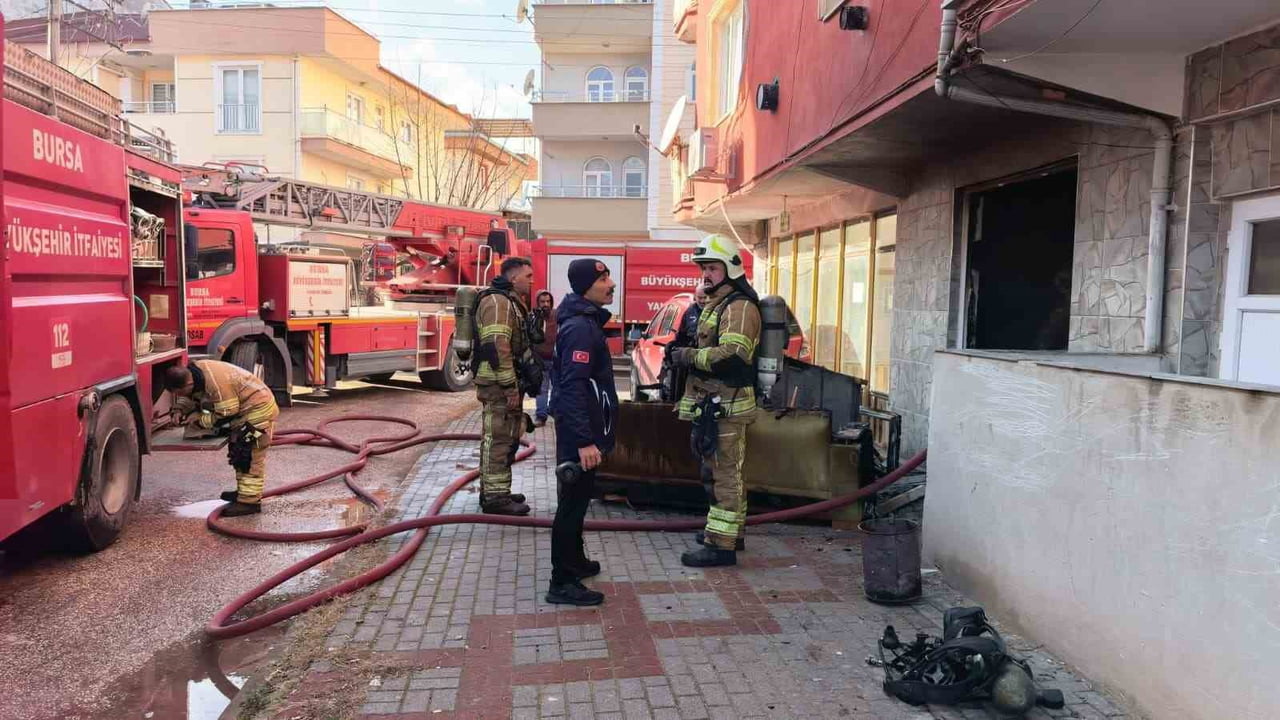 BURSA'NIN İNEGÖL İLÇESİNDE APARTMAN DAİRESİNDE YANGIN ÇIKTI.