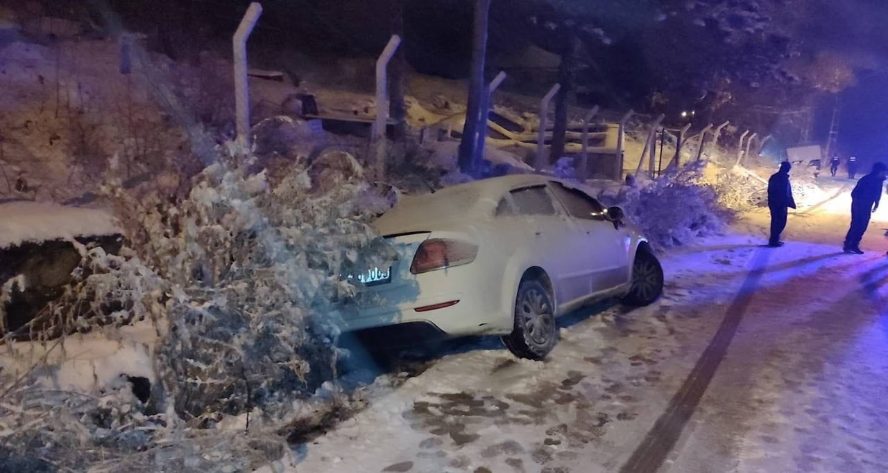 BURSA'NIN İNEGÖL İLÇESİNDE MEYDANA GELEN KAZADA HAFİF TİCARİ ARAÇ İLE OTOMOBİL ÇARPIŞTI: 3'Ü ÇOCUK...