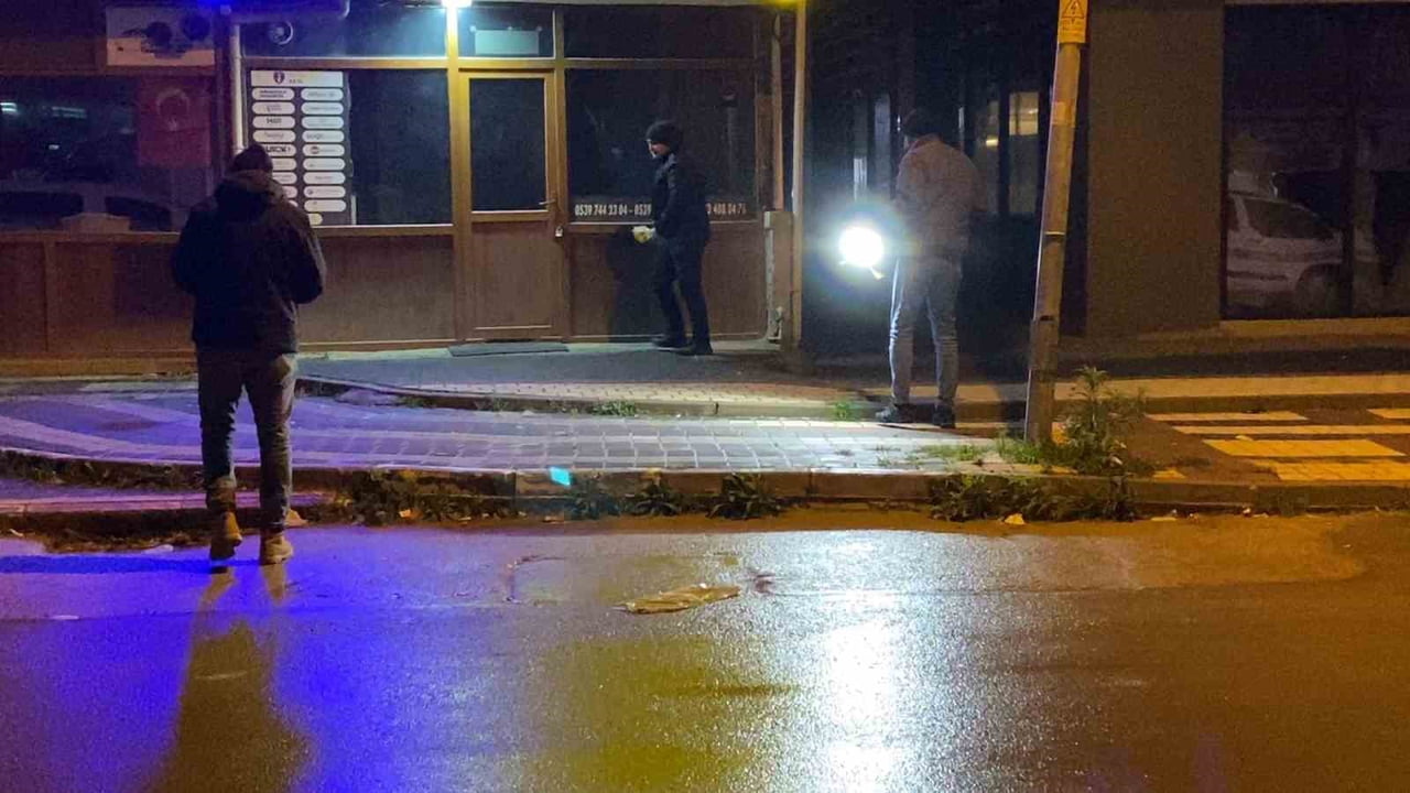 BURSA'NIN İNEGÖL İLÇESİNDE MEYDANA GELEN SİLAHLI KAVGADA 1 KİŞİ YARALANDI.