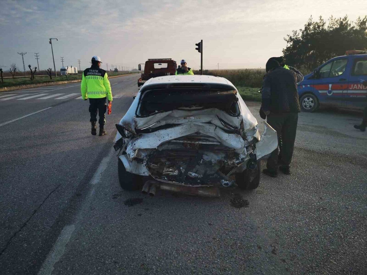 BURSA'NIN KARACABEY İLÇESİNDE MEYDANA GELEN TRAFİK KAZASINDA 15 YAŞINDAKİ BİR GENÇ HAYATINI...