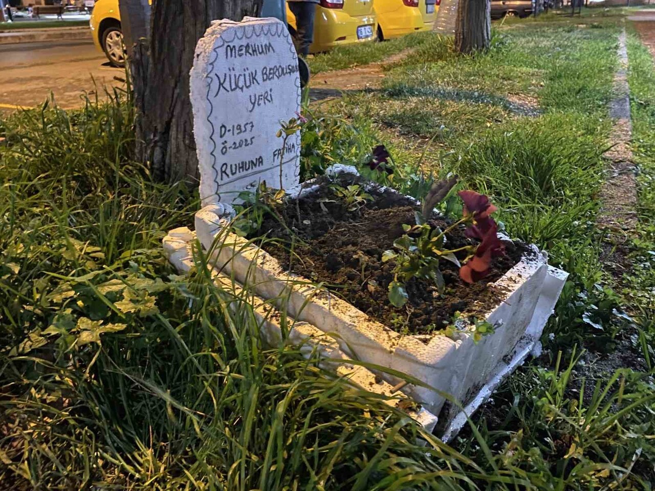 BURSA'NIN MUDANYA İLÇESİ ÖMERBEY MAHALLESİ BURSA ASFALTI CADDESİ ÜZERİNDE BULUNAN MUDANYA TAKSİ...