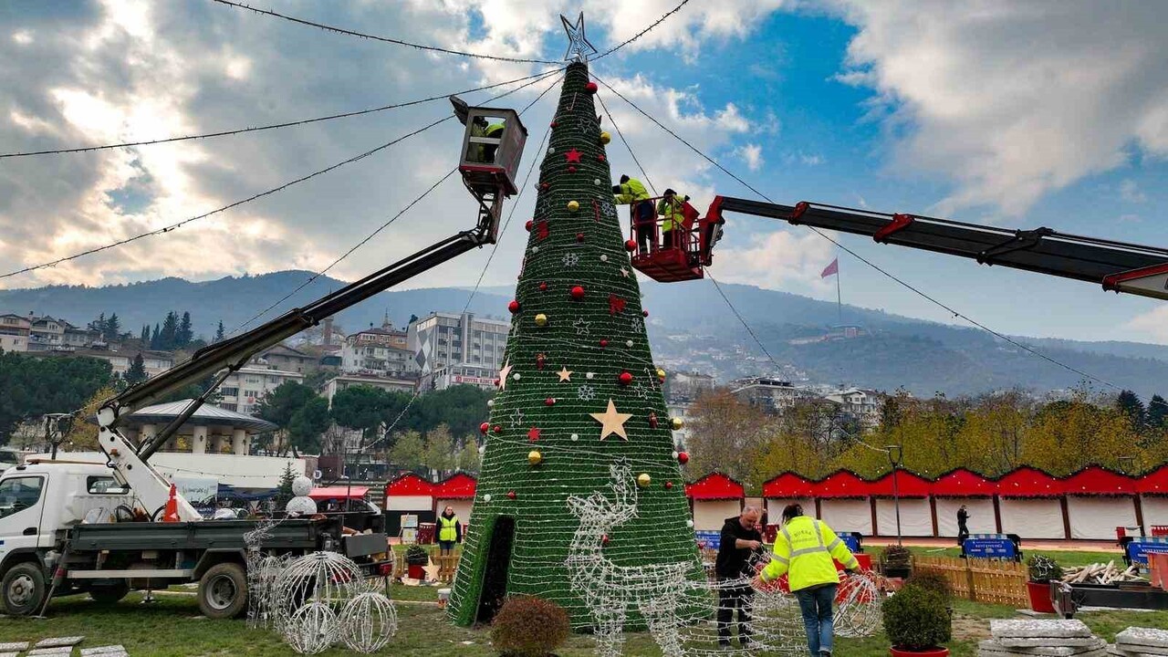 BURSA BÜYÜKŞEHİR BELEDİYESİ, MİLLET BAHÇESİ KÜLTÜRPARK ATATÜRK STADYUMU GİRİŞİNDE DÜZENLENECEK...