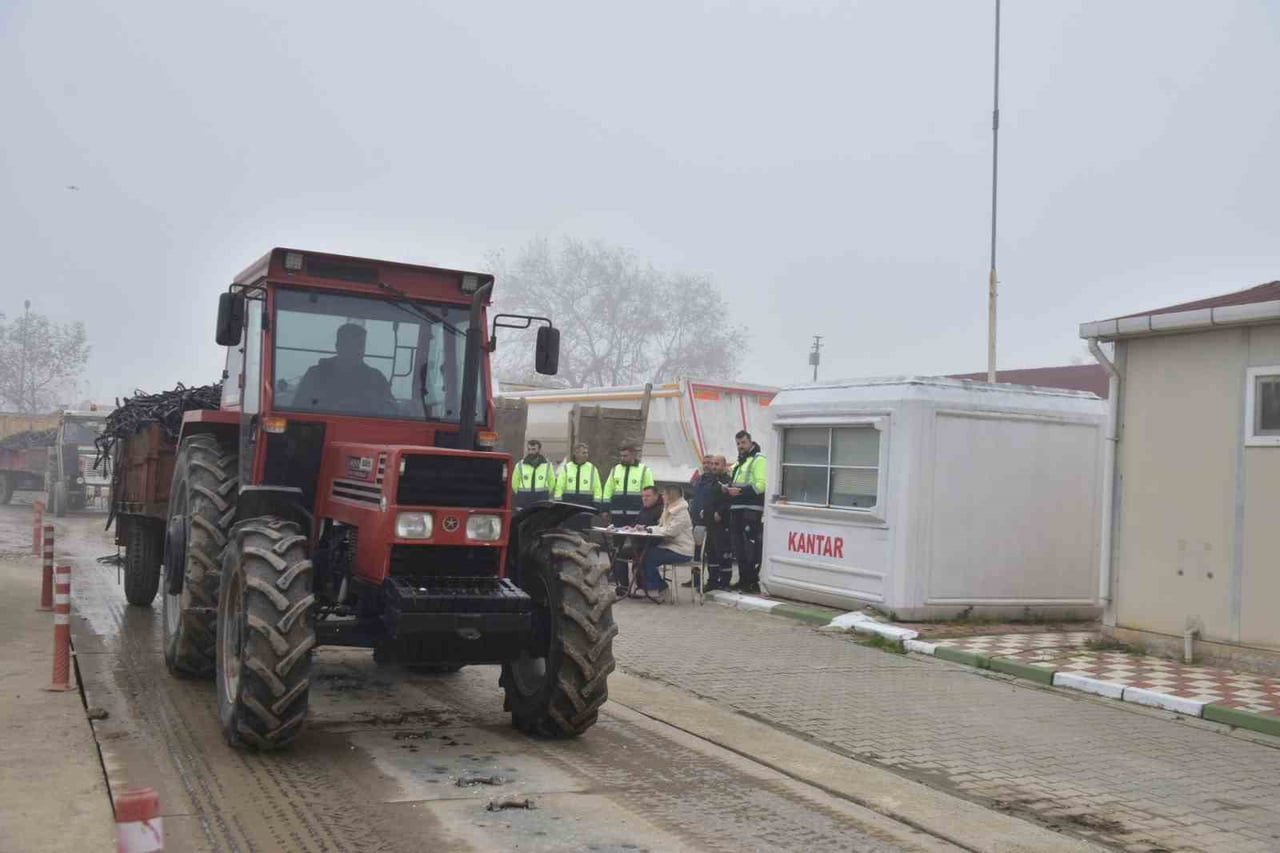 BURSA BÜYÜKŞEHİR BELEDİYESİ, TARIMDA VERİMLİLİĞİ ARTIRAN SUYU KORUYAN VE ÇEVREYE NEFES ALDIRAN...