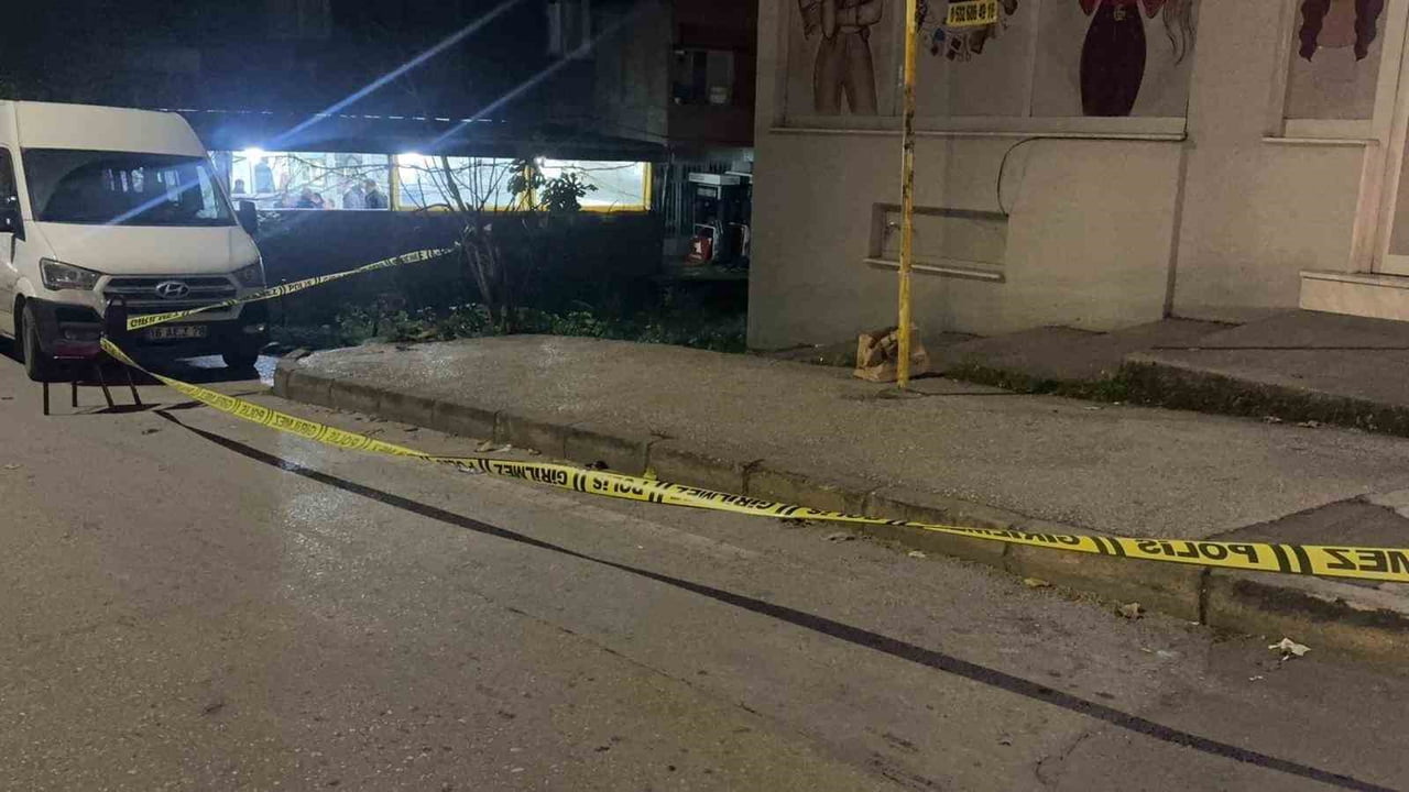 BURSA’DA ARAÇTAN AÇILAN ATEŞ SONUCU 1 KİŞİNİN YARALANDIĞI OLAYIN ŞÜPHELİSİ POLİS EKİPLERİNCE...