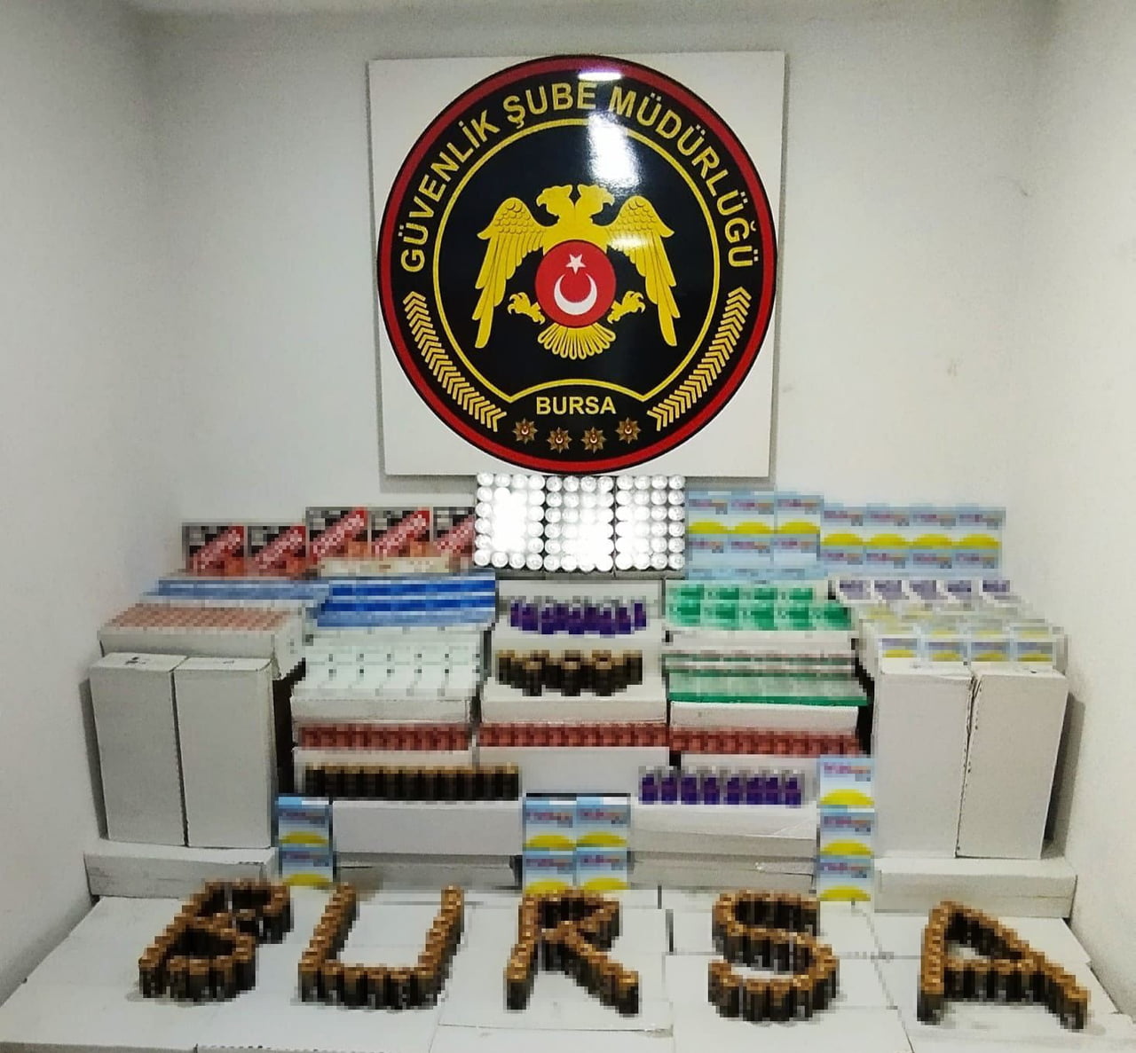 BURSA’DA POLİS EKİPLERİNİN DÜZENLEDİĞİ OPERASYONDA, RUHSATSIZ VE İZİNSİZ SATILDIĞI BELİRLENEN...