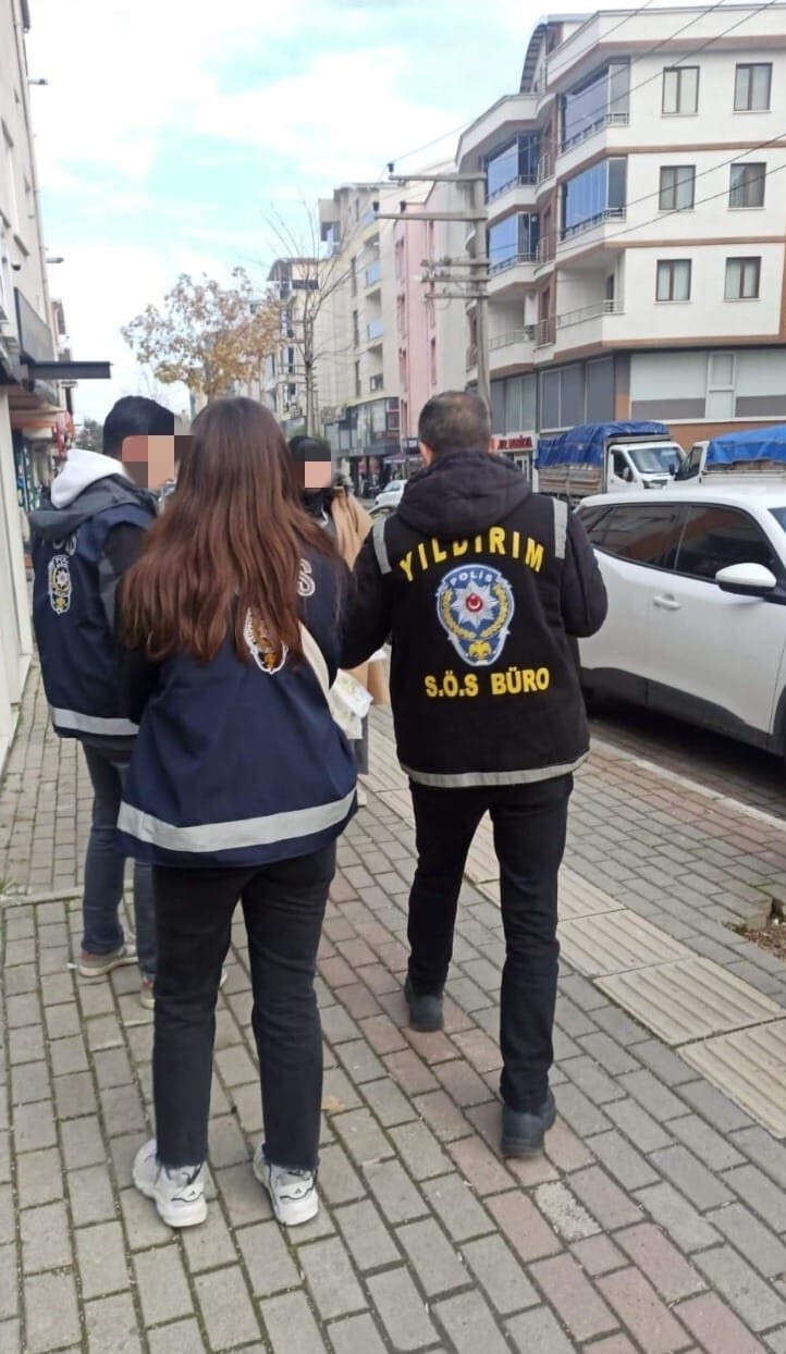 BURSA İL EMNİYET MÜDÜRLÜĞÜ EKİPLERİ TARAFINDAN DÜZENSİZ GÖÇLE MÜCADELEYE YÖNELİK YAPILAN...