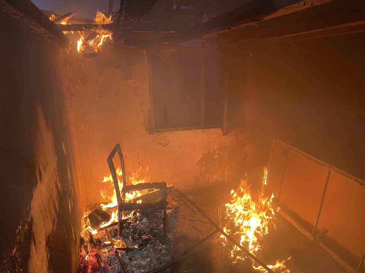 BURSA’NIN MUDANYA İLÇESİ GÜZELYALI BURGAZ MAHALLESİ ŞEHİT MEHMET CADDESİ ÜZERİNDE BULUNAN METRUK...