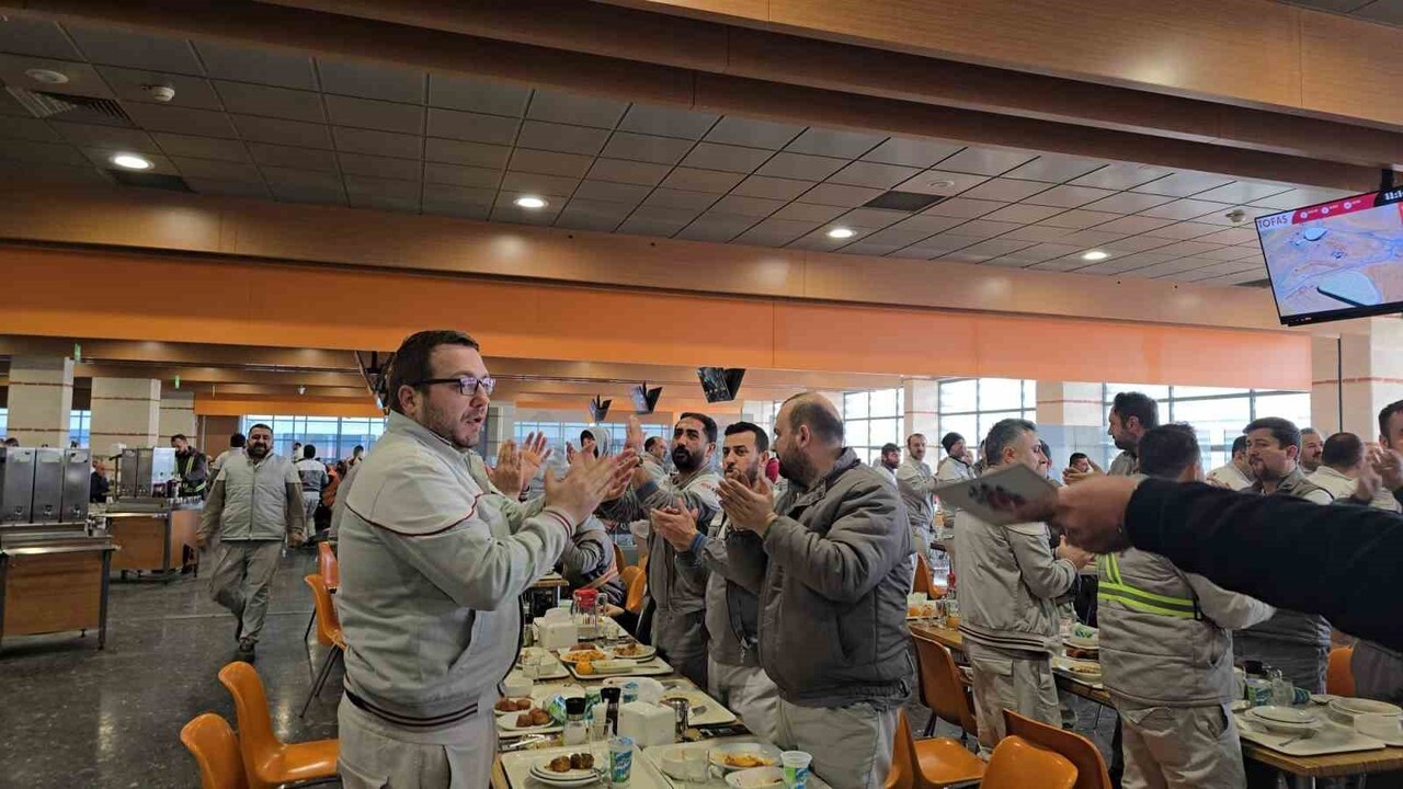 BURSA’NIN OTOMOTİV DEVİ TOFAŞ’TA EYLEM BAŞLADI