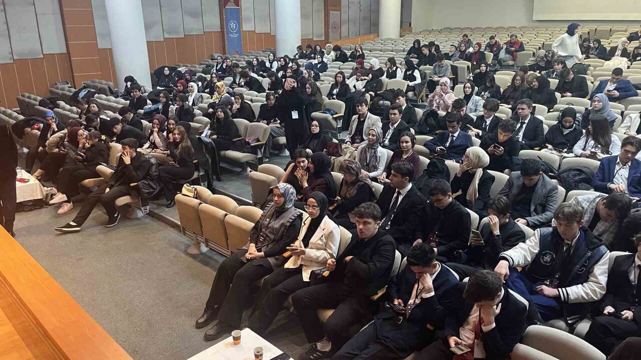 BURSALI GENÇLER, HAZIRLADIKLARI 'BURSA GENÇLİK MERKEZLERİ ÇALIŞTAYI' İLE TÜRKİYE’NİN GÜNCEL...