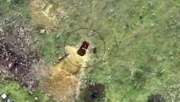 BÜYÜKÇEKMECE'DE KAÇAK KAZI YAPAN 2 KİŞİ, POLİS DRONUYLA TESPİT EDİLİP YAKALANDI.