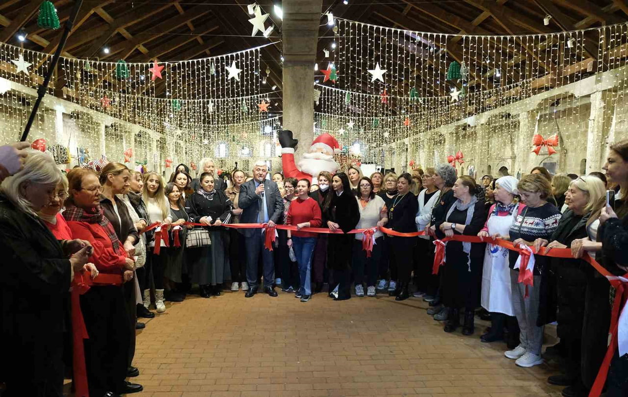 BÜYÜKÇEKMECE BELEDİYESİ HALK AKADEMİSİ'NİN HER YIL GELENEKSEL OLARAK DÜZENLEDİĞİ YENİ YIL ÜRÜNLERİ...