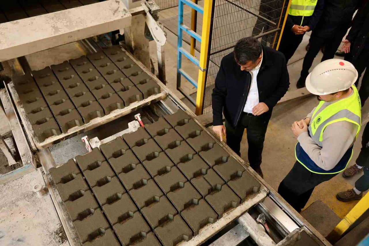 BÜYÜKŞEHİR BELEDİYE BAŞKANI HALİT DOĞAN, ÜRETİM TESİSLERİNİ ZİYARET ETTİ.
