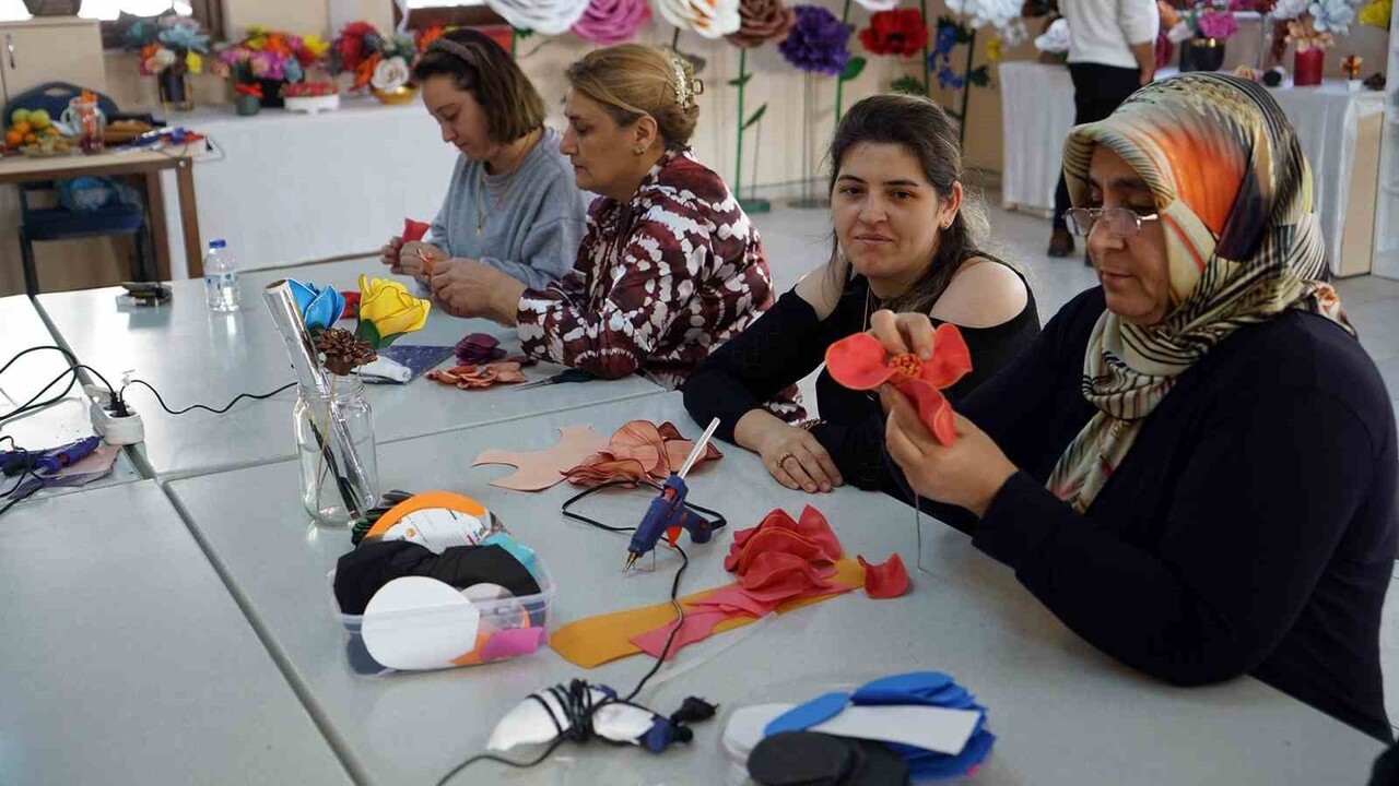 BÜYÜKŞEHİR BELEDİYESİNİN KADIN SANAT VE YAŞAM MERKEZİ ATÖLYELERİ’NDE 8 FARKLI KURSTA 310 KADINA...