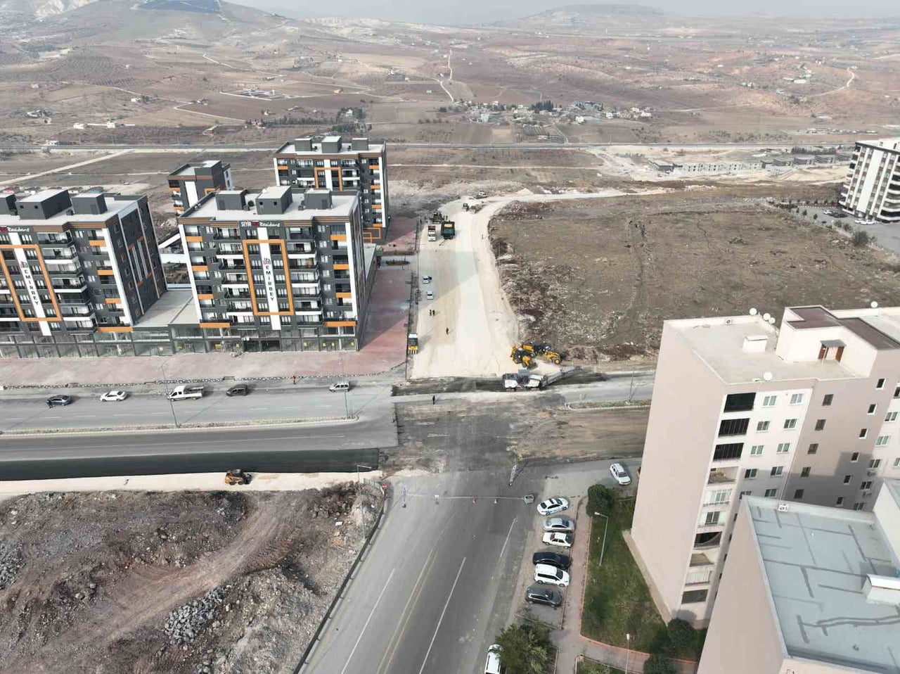 BÜYÜKŞEHİR’DEN TRAFİĞİ RAHATLATAN YOL ÇALIŞMASI