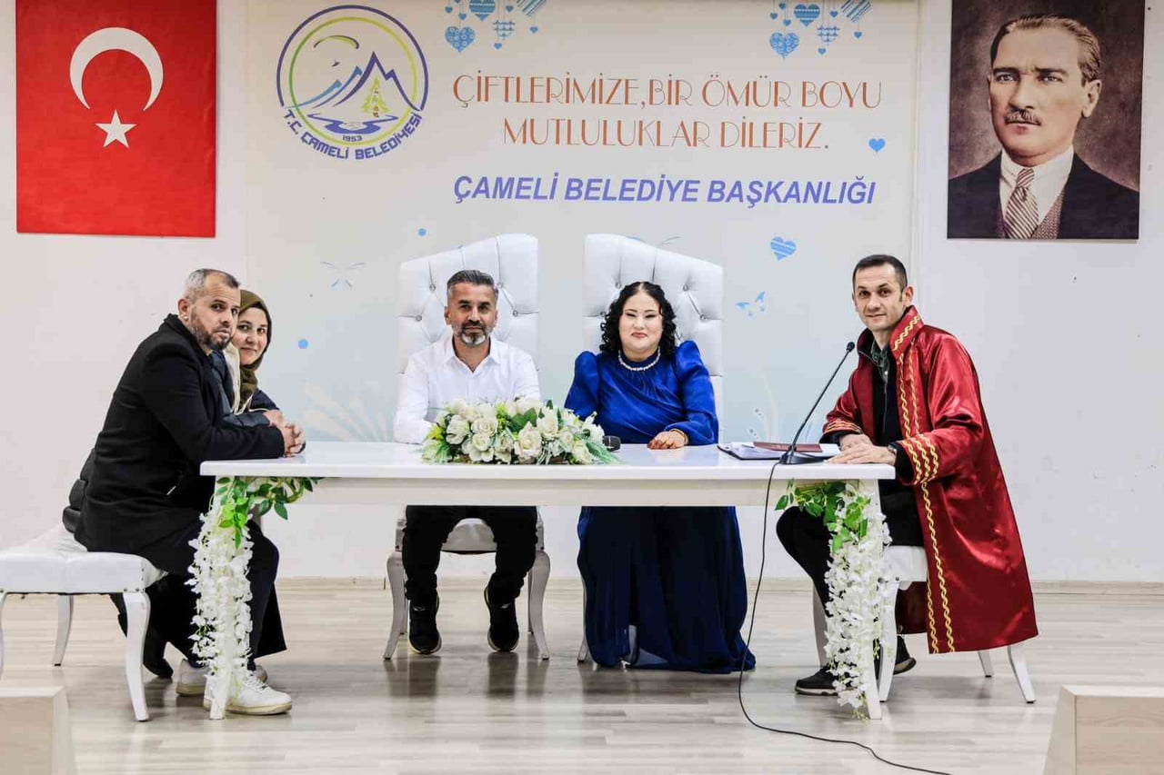 ÇAMELİ’DE 2025 YILININ SON NİKÂHI, PINAR YALÇIN İLE UFUK ÖZPAY ÇİFTİ ARASINDA KIYILDI. NİKÂH...