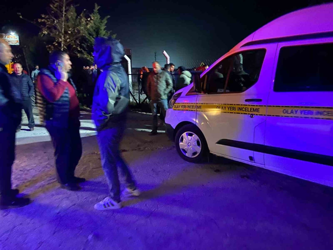 ÇANAKKALE'NİN AYVACIK İLÇESİNDE TARTIŞMA YAŞADIĞI KARI KOCAYI ÖLDÜRÜP FİRAR EDEN CİNAYET ŞÜPHELİSİ...