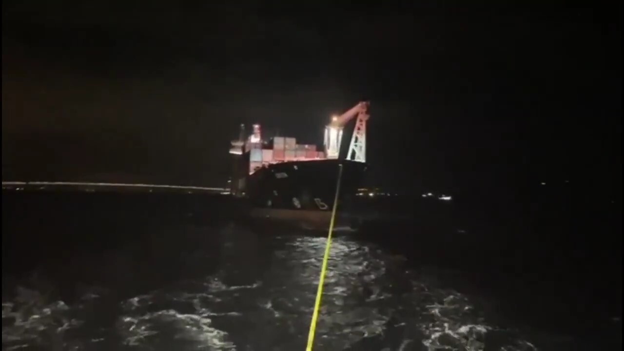 ÇANAKKALE BOĞAZI’NDAN GEÇEN PANAMA BAYRAKLI 108 METRE BOYUNDAKİ ‘ORİTA’ KONTEYNER GEMİSİ MAKİNE...