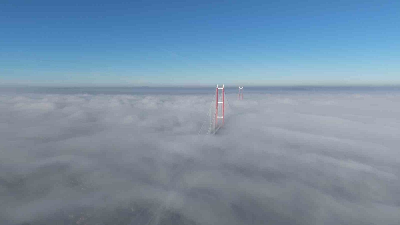 ÇANAKKALE BOĞAZI YOĞUN SİS SEBEBİYLE TRANSİT GEMİ GEÇİŞLERİNE KAPATILDI. 2023 METRE İLE DÜNYANIN...