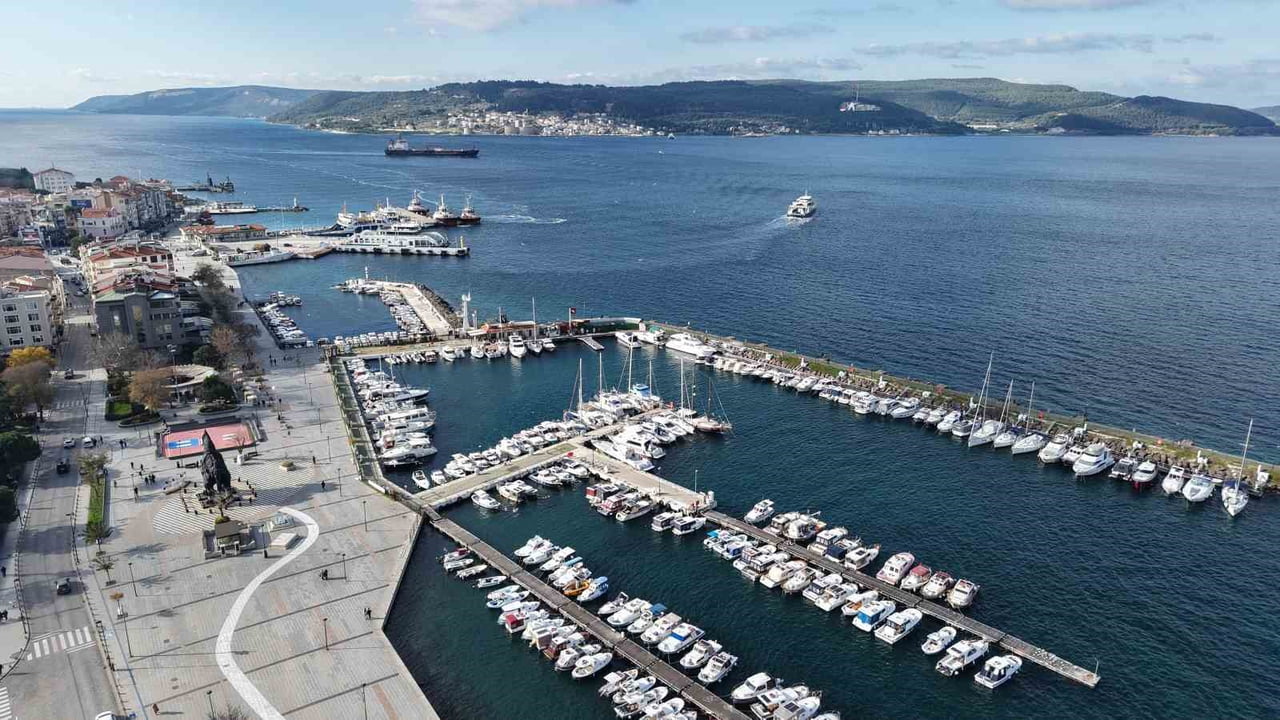 ÇANAKKALE’DE YILBAŞI ÖNCESİ OTELLERDE CİDDİ BİR DOLULUK OLDUĞUNU SÖYLEYEN ÇANAKKALE TURİSTİK...