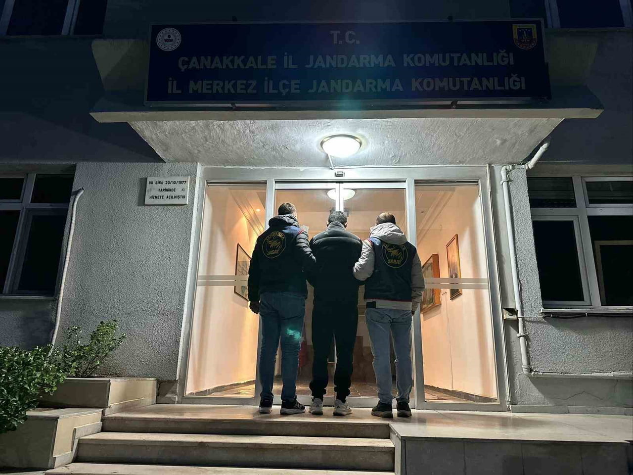 ÇANAKKALE İL JANDARMA KOMUTANLIĞI EKİPLERİNCE KESİNLEŞMİŞ HAPİS CEZASI BULUNAN 9 ŞÜPHELİ...