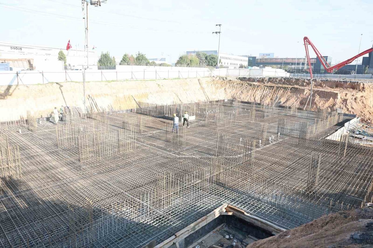 ÇAYIROVA'DA HAYIRSEVER DESTEĞİYLE İNŞA EDİLEN 24 DERSLİKLİ MESLEK LİSESİNDE ÇALIŞMALAR...