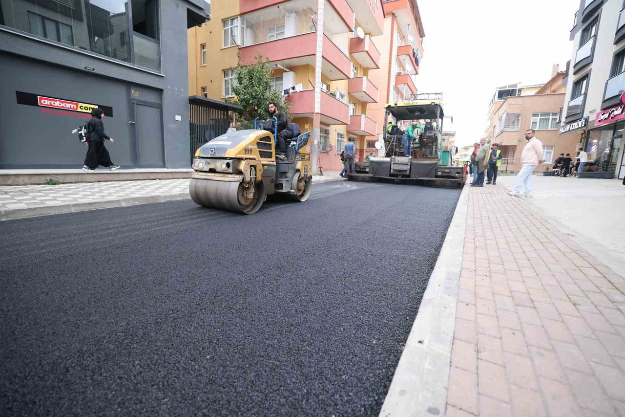 ÇAYIROVA BELEDİYESİ FEN İŞLERİ MÜDÜRLÜĞÜ EKİPLERİ, 2025 YILINDA İLÇE GENELİNDE YÜRÜTTÜĞÜ ÜSTYAPI...