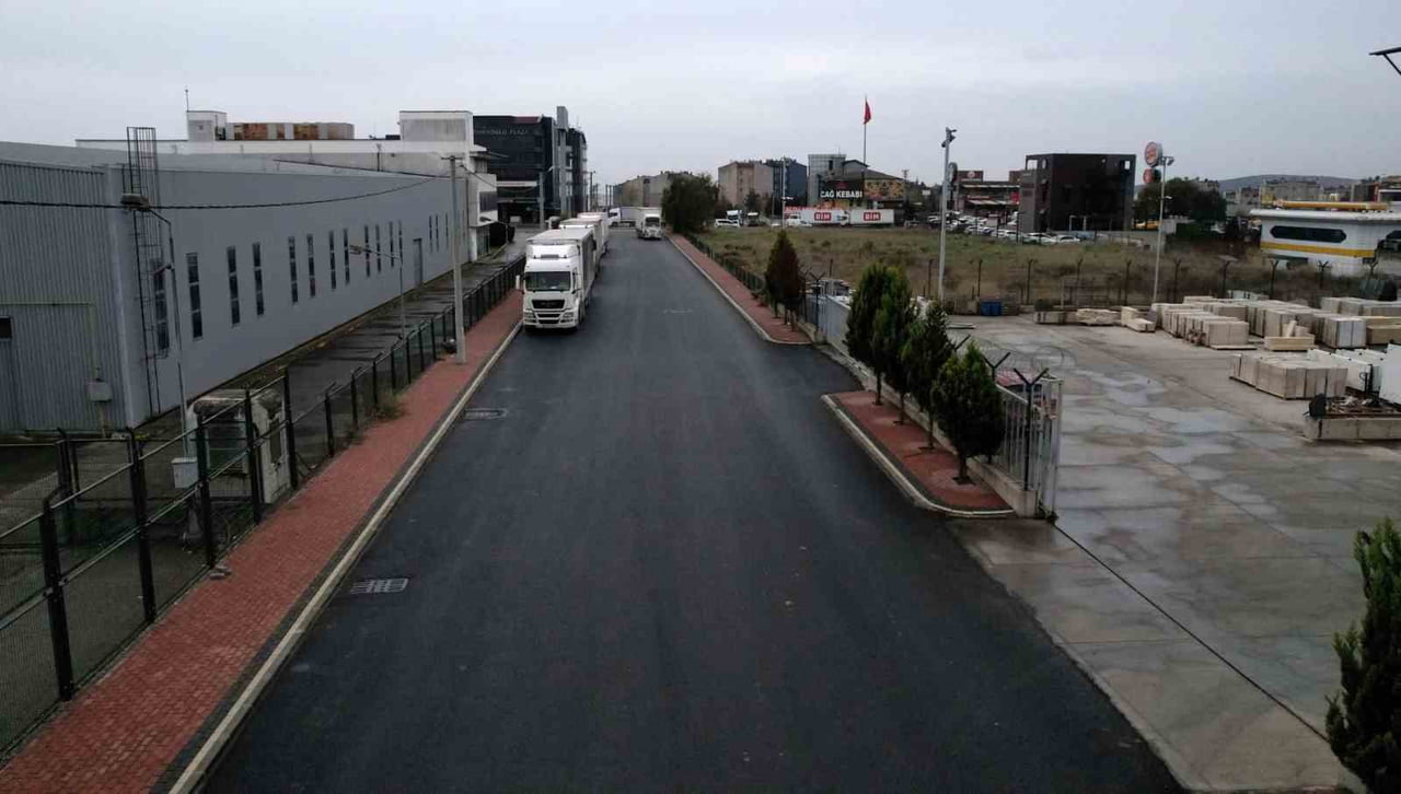 ÇAYIROVA İLÇESİ ŞEKERPINAR MAHALLESİ’NDE HAL BİNASINA ULAŞIMI SAĞLAYAN ŞEHZADE VE KADİFE SOKAK’TA...