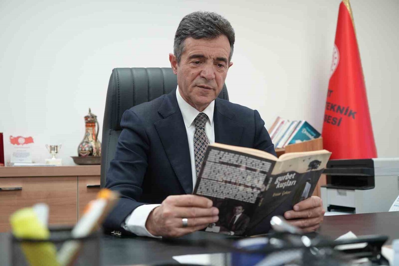 ÇEKER, 'DENEMELER', 'GURBET KUŞLARI' VE 'YOKSA RÜYA MI?' İSİMLİ ÜÇ KİTABINDAN ESİNLENEREK, NOTLAR...