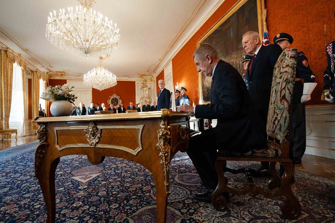 ÇEKYA'DA GENEL SEÇİMİ KAZANAN MEMNUNİYETSİZ VATANDAŞLAR HAREKETİNİN (ANO) LİDERİ MİLYARDER ANDREJ...