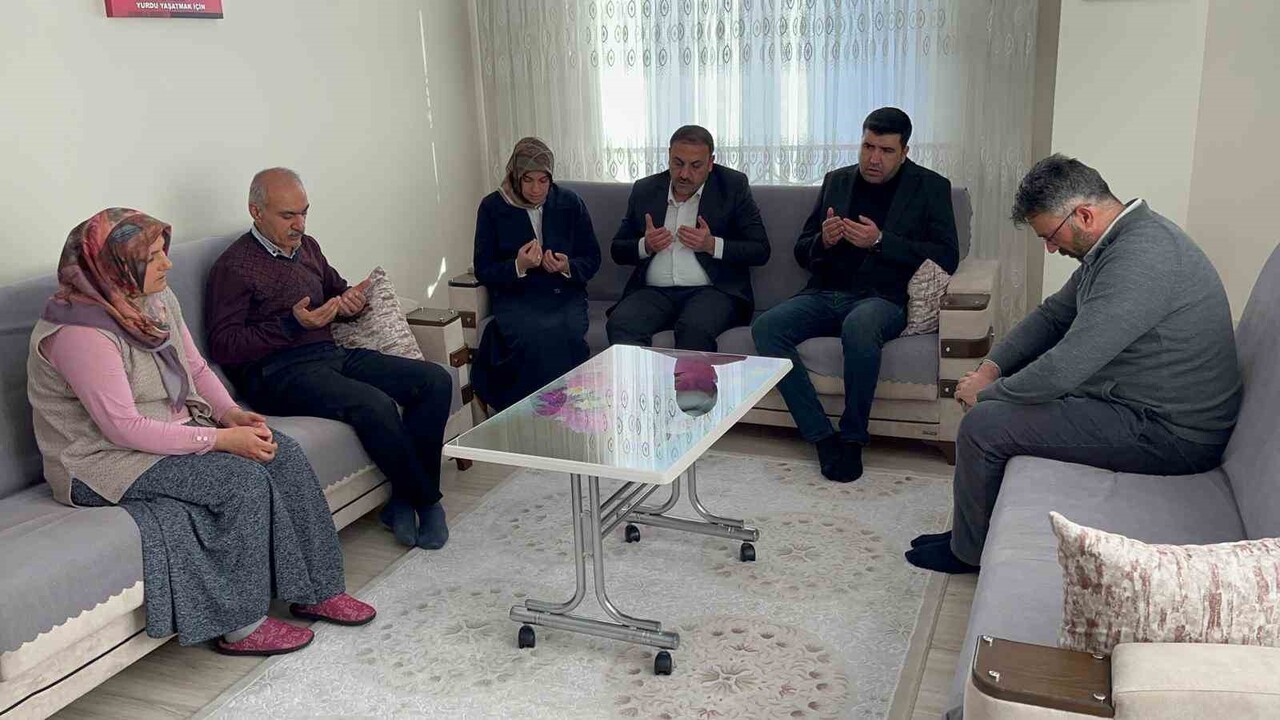 ÇİÇEKDAĞI BELEDİYE BAŞKANI HASAN HAKANOĞLU, ŞEHİT AİLELERİNİ ZİYARET EDEREK, ŞEHİTLER İÇİN ÖZEL...