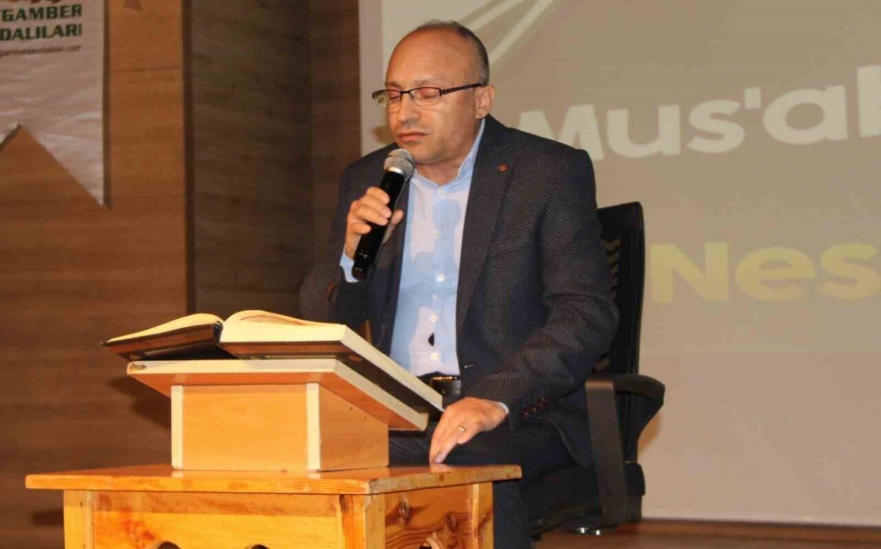 CİZRE’DE "YOLUMUZU AYDINLATAN YILDIZLAR" PROGRAMI DÜZENLENDİ