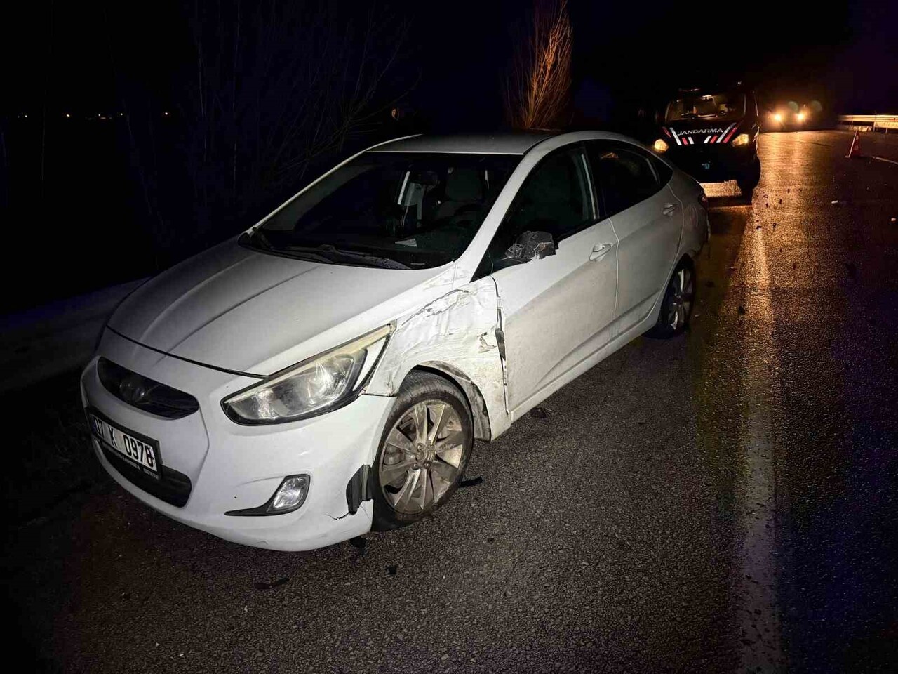 ÇORUM'UN ALACA İLÇESİ İLE YOZGAT KARAYOLU ÜZERİNDE MEYDANA GELEN ZİNCİRLEME TRAFİK KAZASINDA 4...