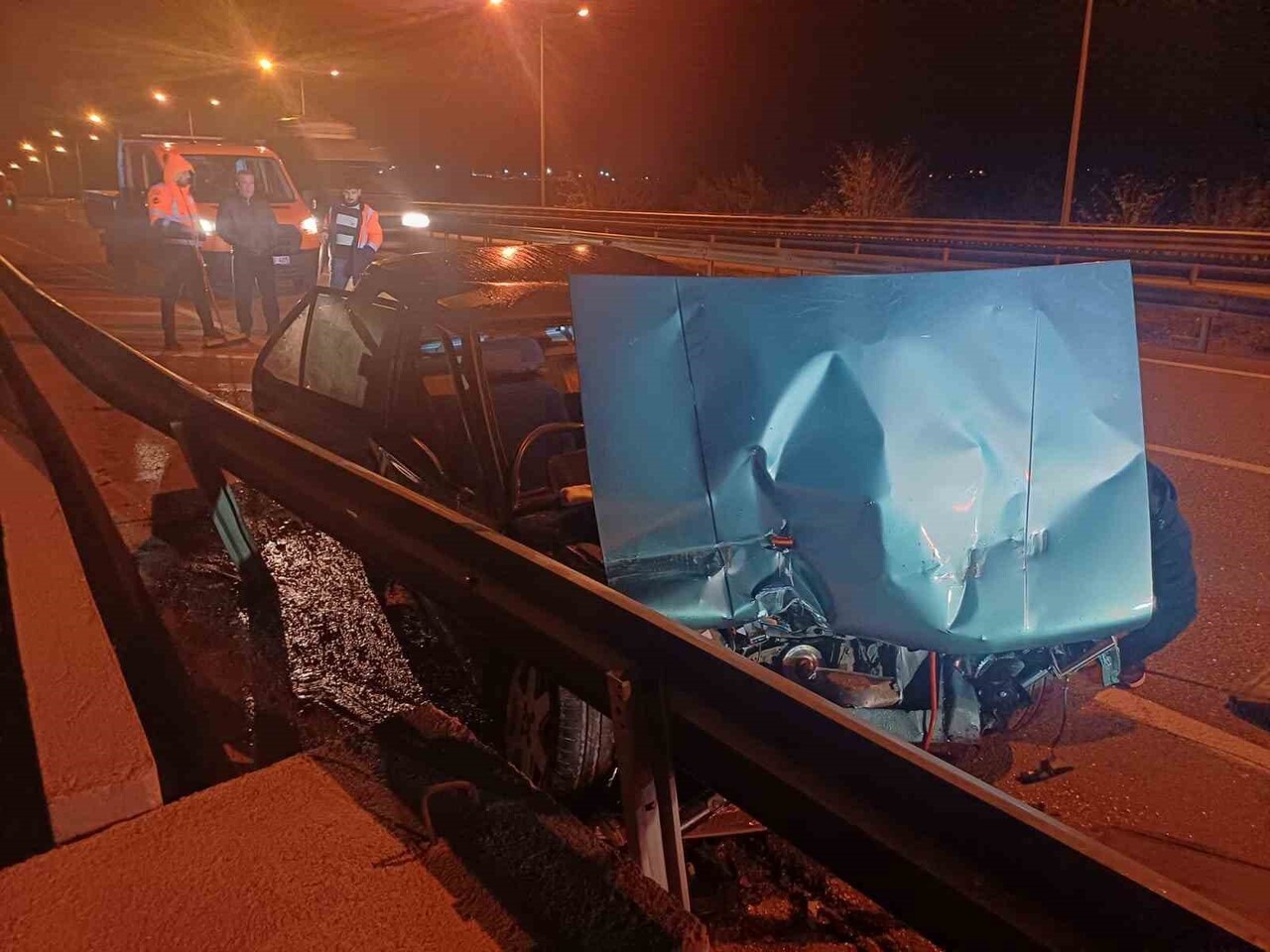 ÇORUM’DA OTOMOBİLİN ÇELİK BARİYERLERE ÇARPMASI SONUCU MEYDANA GELEN TRAFİK KAZASINDA SÜRÜCÜ...