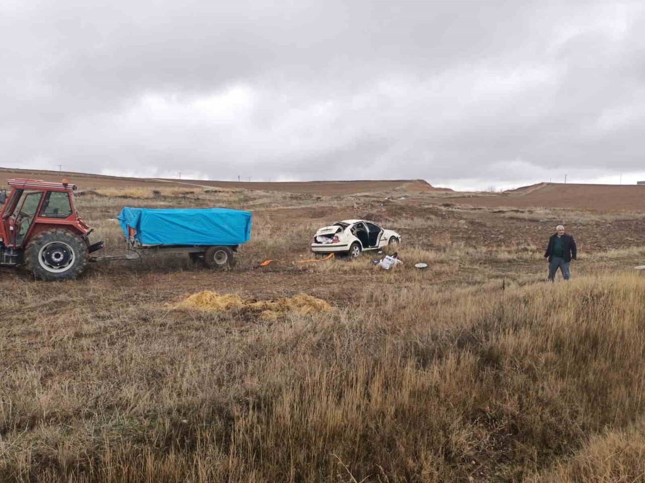 ÇORUM’UN ALACA İLÇESİNE BAĞLI ÇOPRAŞIK KÖYÜ YAKINLARINDA MEYDANA GELEN TRAFİK KAZASINDA KONTROLDEN...
