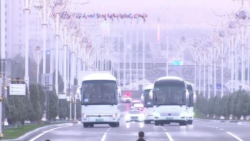Cumhurbaşkanı Erdoğan Türkmenistan'ın başkenti Aşkabat'ta Tarafsızlık Anıtı'na çelenk koyma...