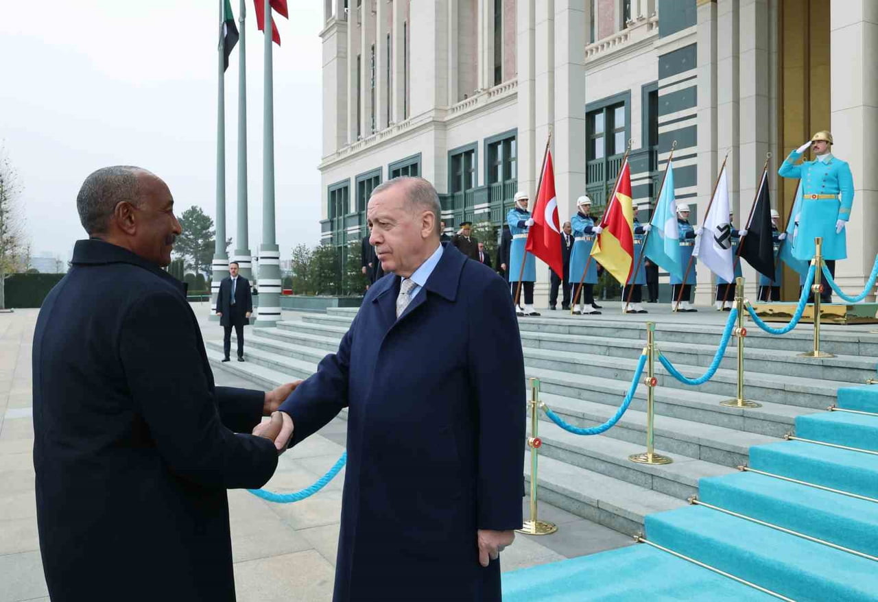 CUMHURBAŞKANI RECEP TAYYİP ERDOĞAN, SUDAN EGEMENLİK KONSEYİ BAŞKANI ABDELFETTAH EL BURHAN’I RESMİ...
