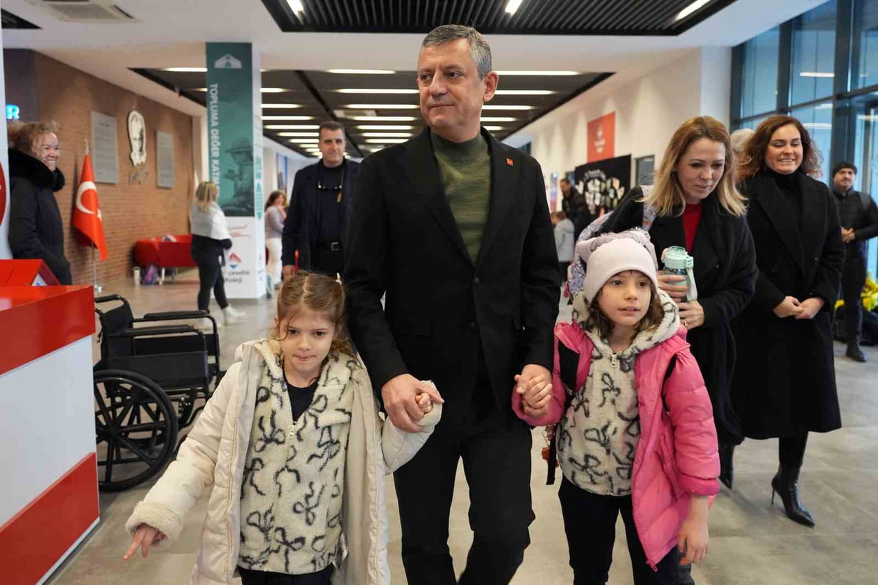 CUMHURİYET HALK PARTİSİ (CHP) GENEL BAŞKANI ÖZGÜR ÖZEL, MERHUM MANİSA BÜYÜKŞEHİR BELEDİYE BAŞKANI...