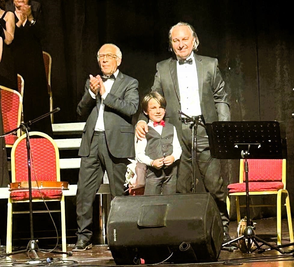 DENİZLİ’DE 3 YAŞINDAN BERİ SAHNE ALAN VE HENÜZ 5 YAŞINDA OLMASINA RAĞMEN SANAT ÇEVRELERİNDE...