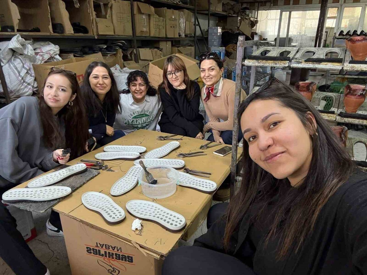 DENİZLİ’NİN ACIPAYAM İLÇESİNDE AYAKKABI TASARIM VE ÜRETİMİ PROGRAMI ÖĞRENCİLERİ TEKNİK GEZİ...