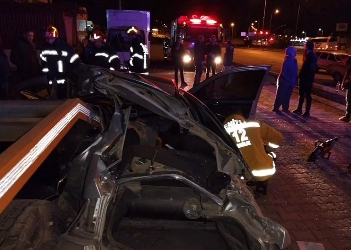 DENİZLİ’NİN ACIPAYAM İLÇESİNDE HENÜZ BİLİNMEYEN NEDENLE KONTROLLÜNÜ KAYBEDEN GENÇ SÜRÜCÜ KAZA...