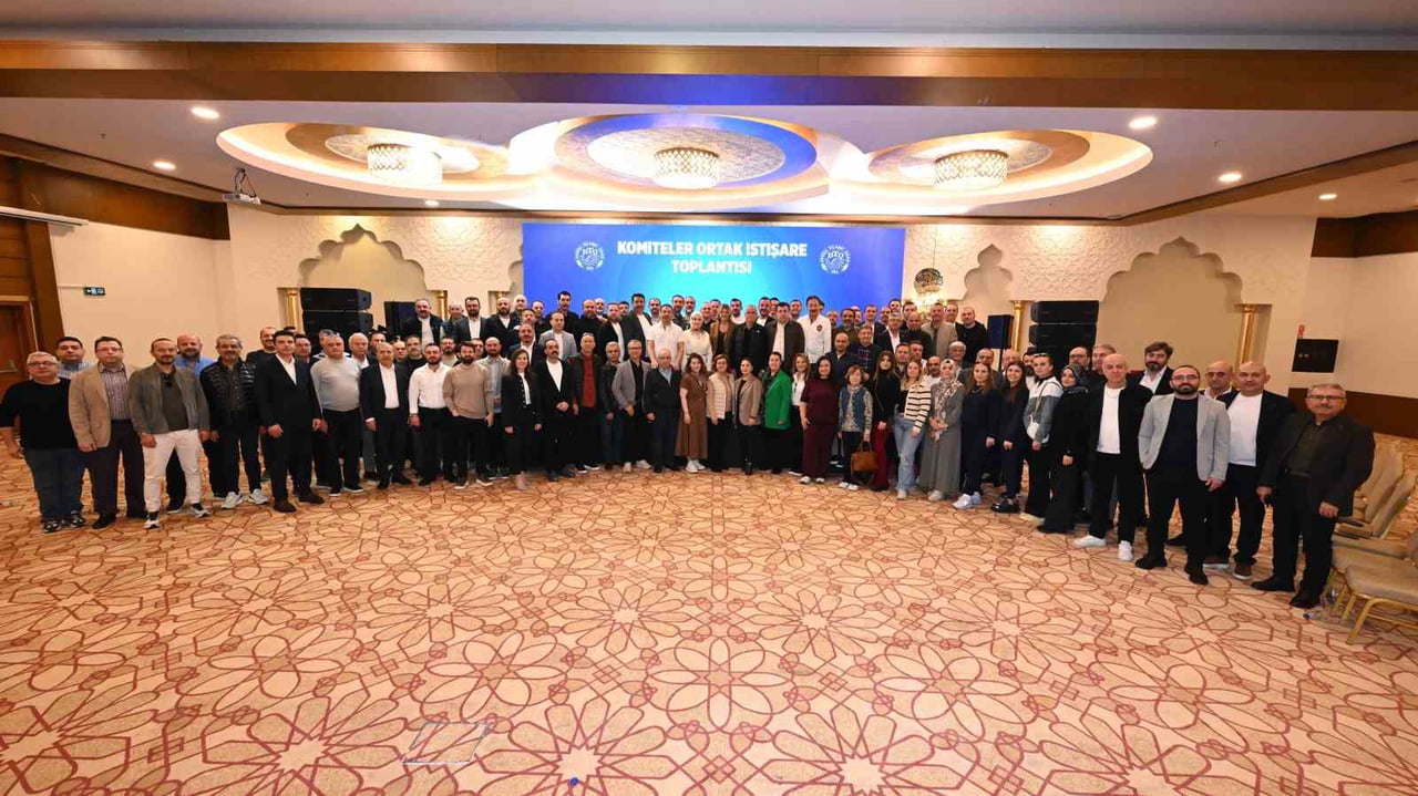 DENİZLİ TİCARET ODASI (DTO), ÜNLÜ TELEVİZYON SUNUCUSU EKONOMİST SAMİ ALTINKAYA İLE YÖNETİM...