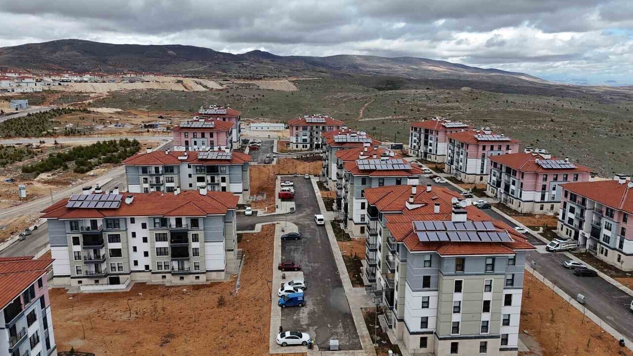 DEPREM BÖLGESİ MALATYA'DA ÇEVRE, ŞEHİRCİLİK VE İKLİM DEĞİŞİKLİĞİ BAKANI MURAT KURUM'A YÖNELİK...