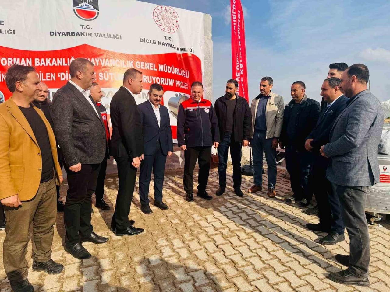 DİCLE’DE ÇİFTÇİLERE YÜZDE 75 HİBELİ 7 ADET SÜT SOĞUTMA TANKI DAĞITILDI.